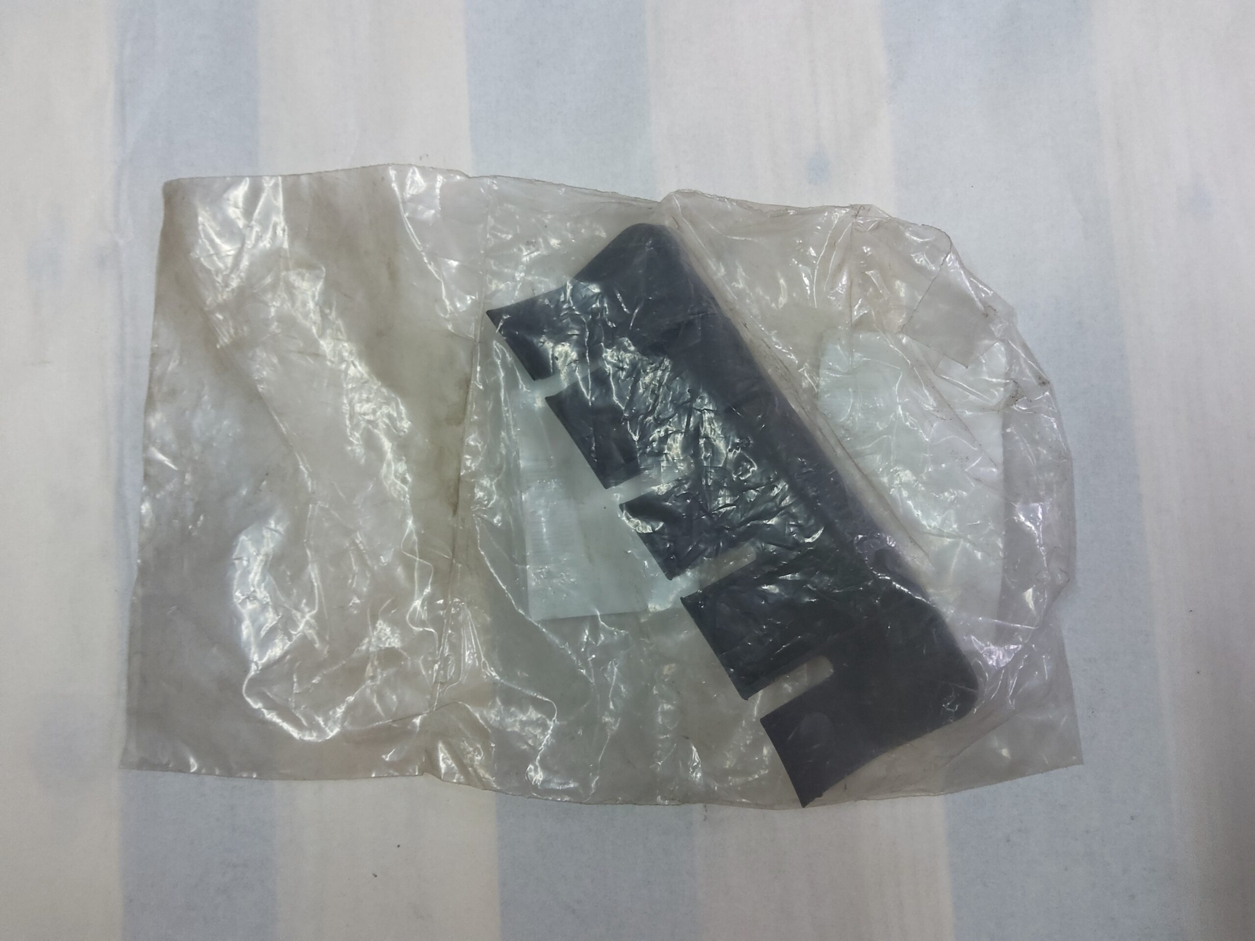 Mocowanie zderzaka tylnego lewego LR083118 – Discovery / Range Rover - obrazek 2